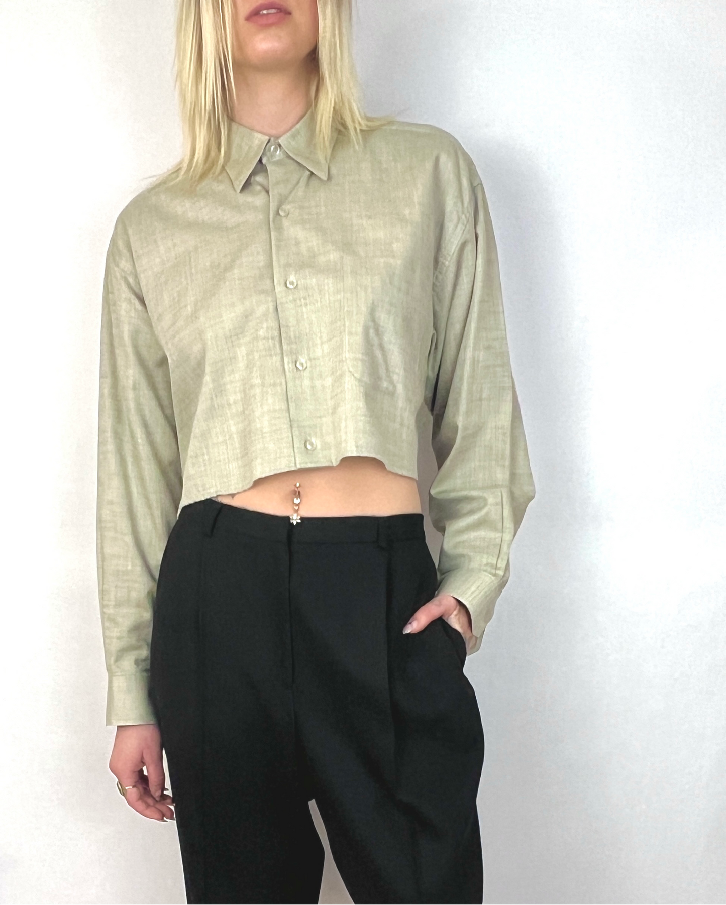 CUSTOM VTG COTTON OXFORD, SLATE. CROPPED, CUT-OUT BACK