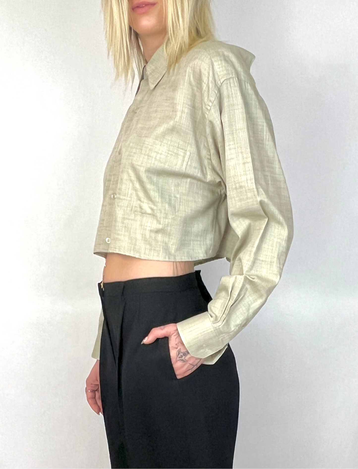 CUSTOM VTG COTTON OXFORD, SLATE. CROPPED, CUT-OUT BACK