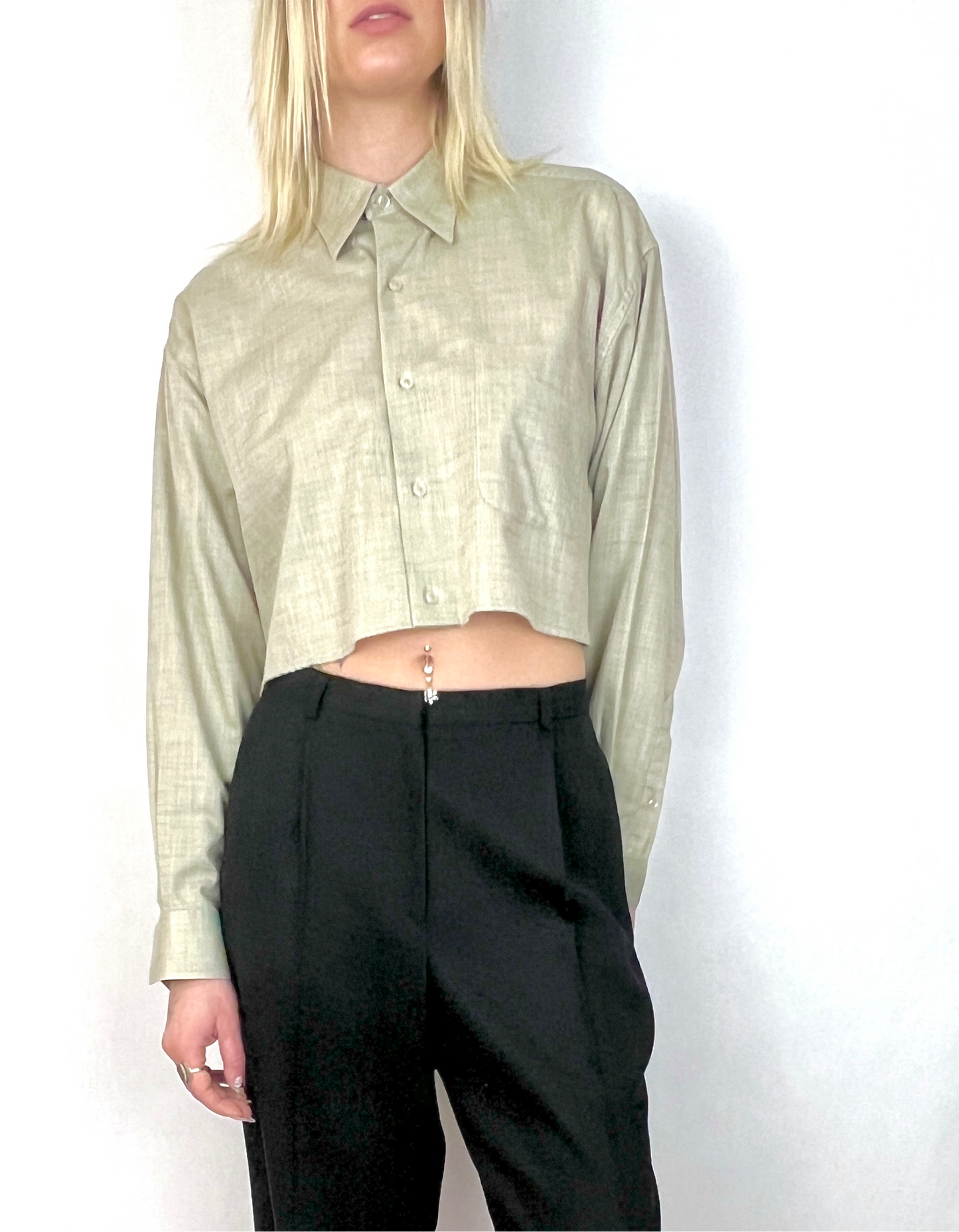 CUSTOM VTG COTTON OXFORD, SLATE. CROPPED, CUT-OUT BACK