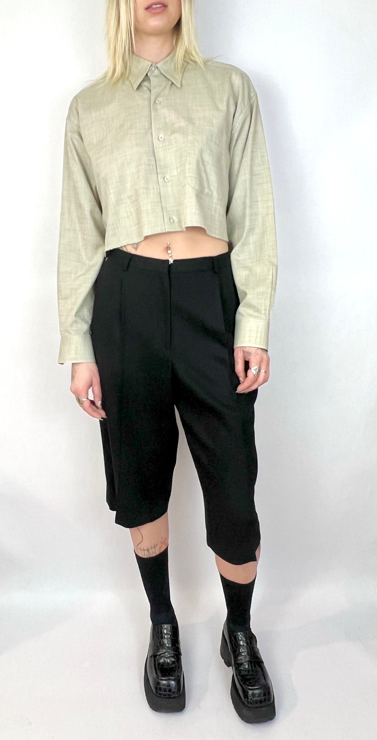 CUSTOM VTG COTTON OXFORD, SLATE. CROPPED, CUT-OUT BACK