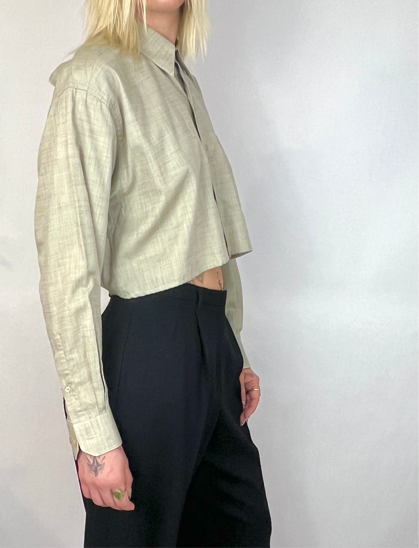 CUSTOM VTG COTTON OXFORD, SLATE. CROPPED, CUT-OUT BACK