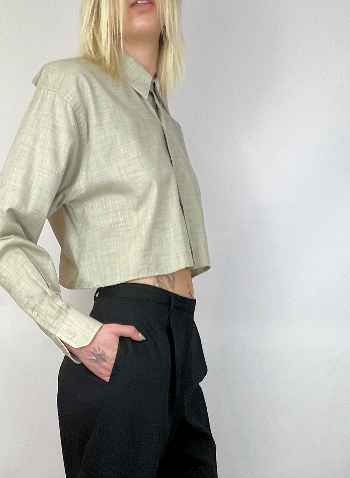 CUSTOM VTG COTTON OXFORD, SLATE. CROPPED, CUT-OUT BACK
