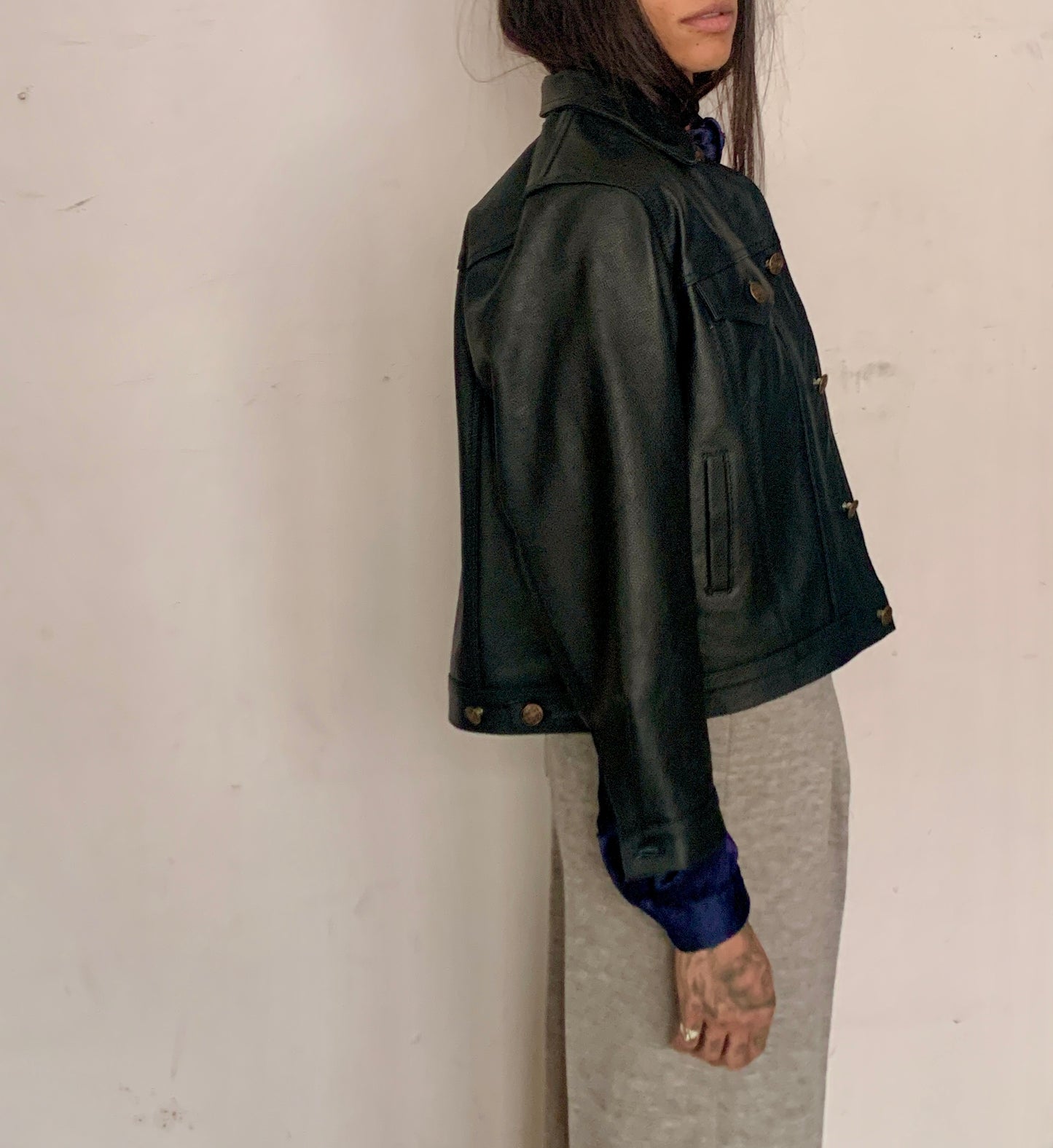 CROPPED BLACK LEATHER JACKET