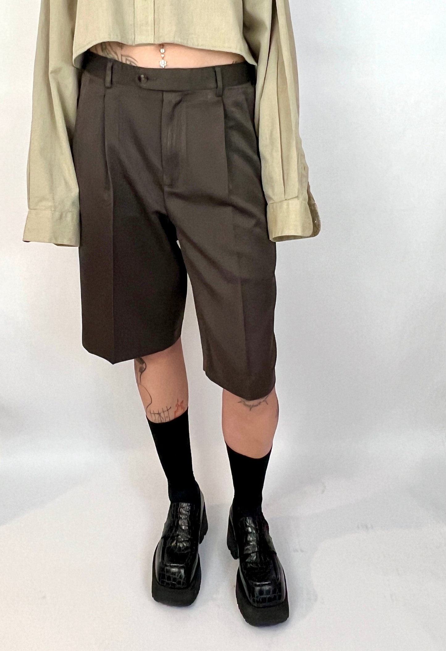 CUSTOM VTG COTTON WIDE LEG PLEATED LONG SHORTS, DARK CHOC