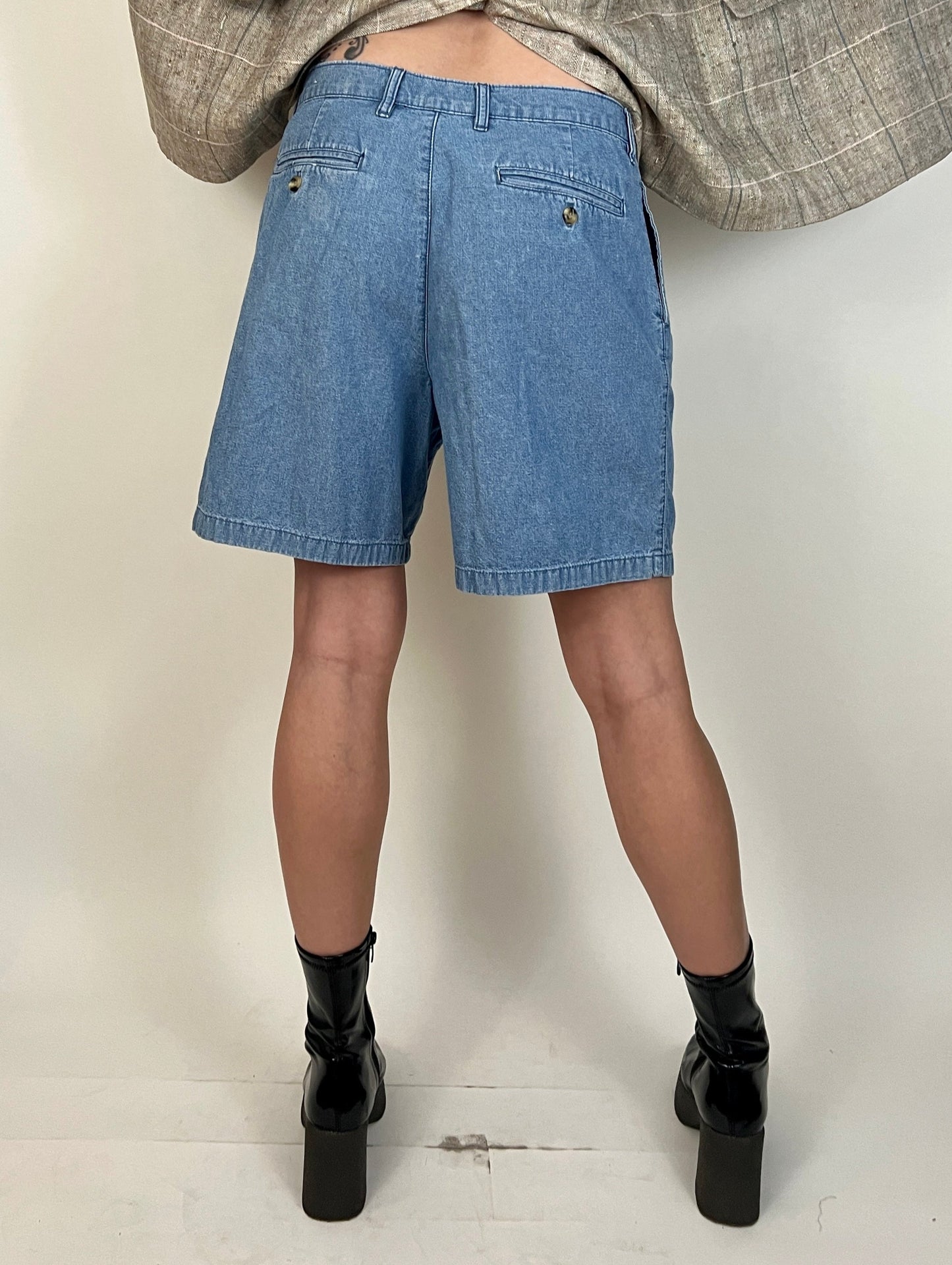 PLEATED WIDE LEG DENIM SHORTS, LIGHT