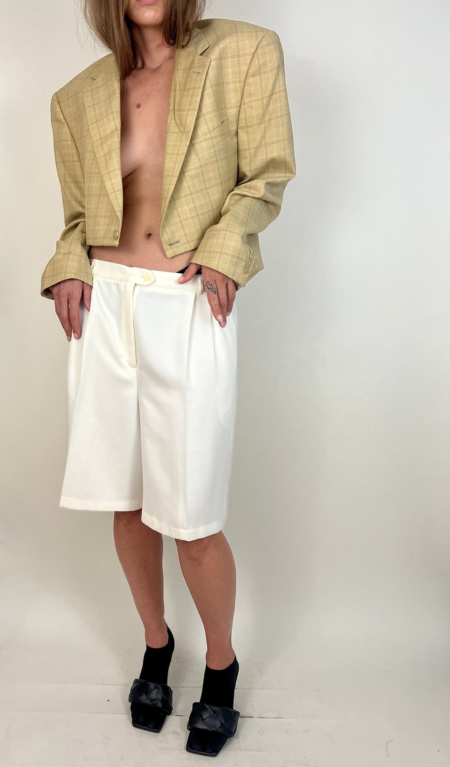 WIDE LEG PLEATED COTTON SHORTS, VANILLA