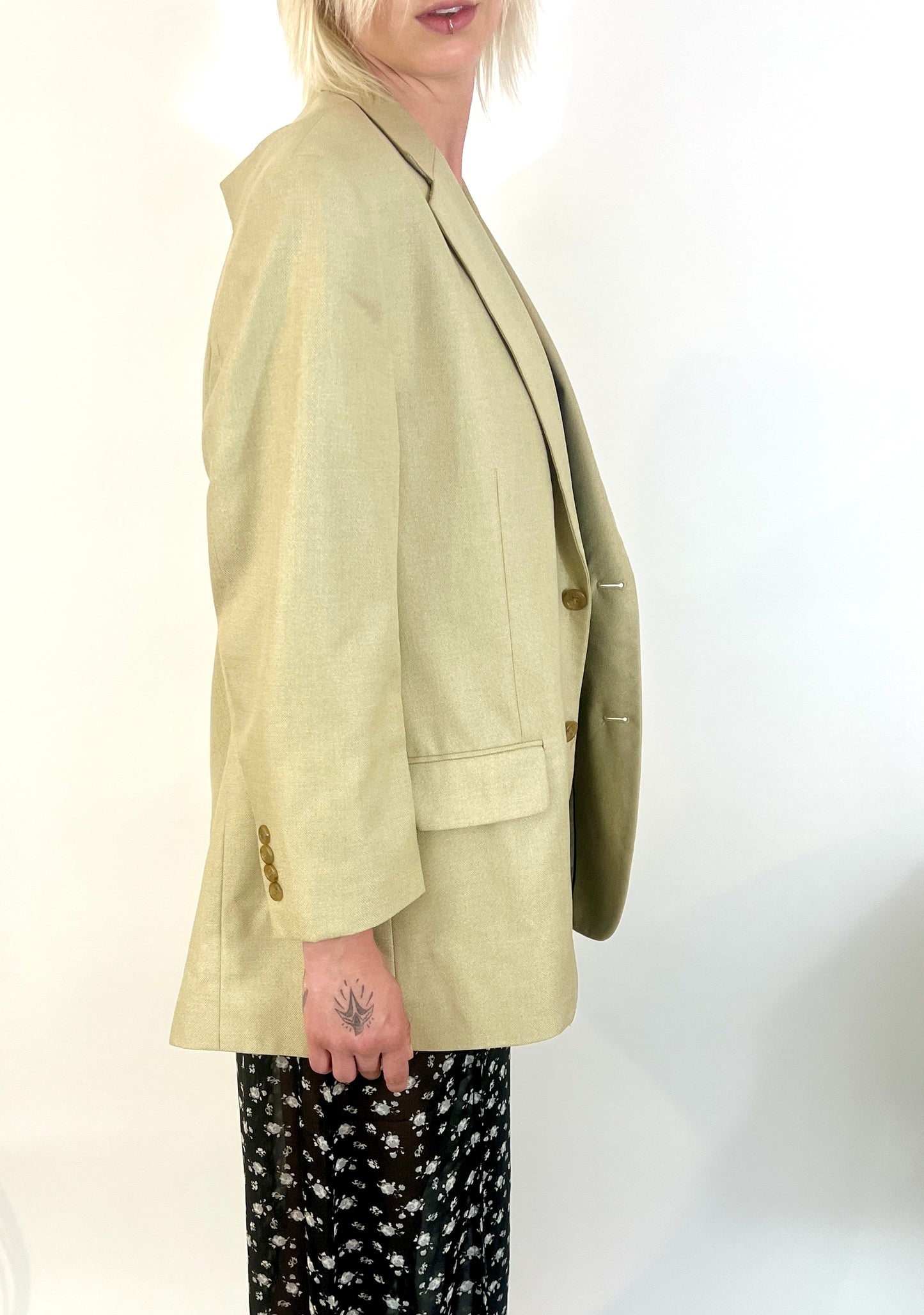 CUSTOM VTG OVERSIZED SILK BLAZER, TIRAMISU. OPEN BACK