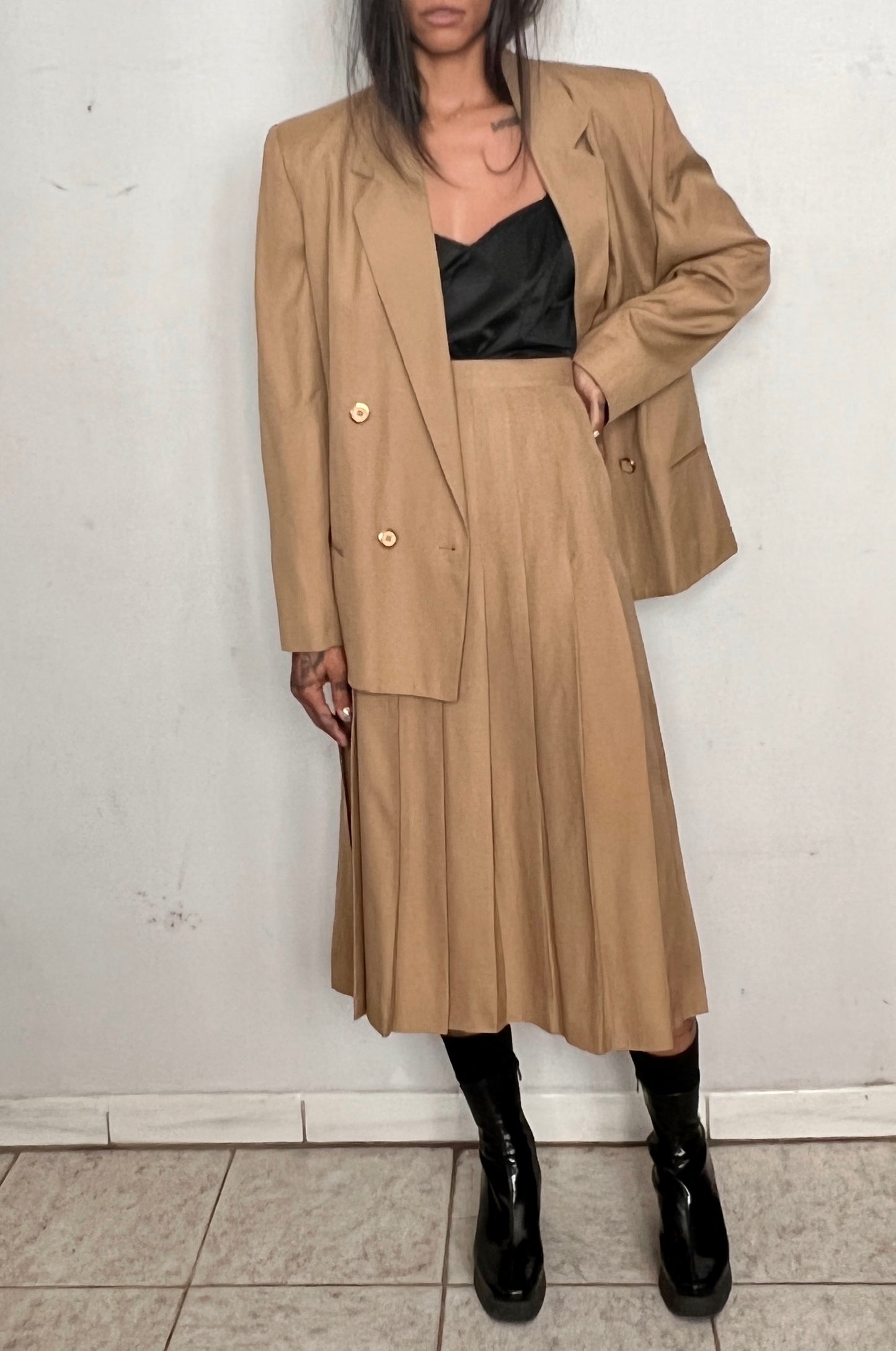 SILK PLEATED SKIRT SUIT, CARAMEL