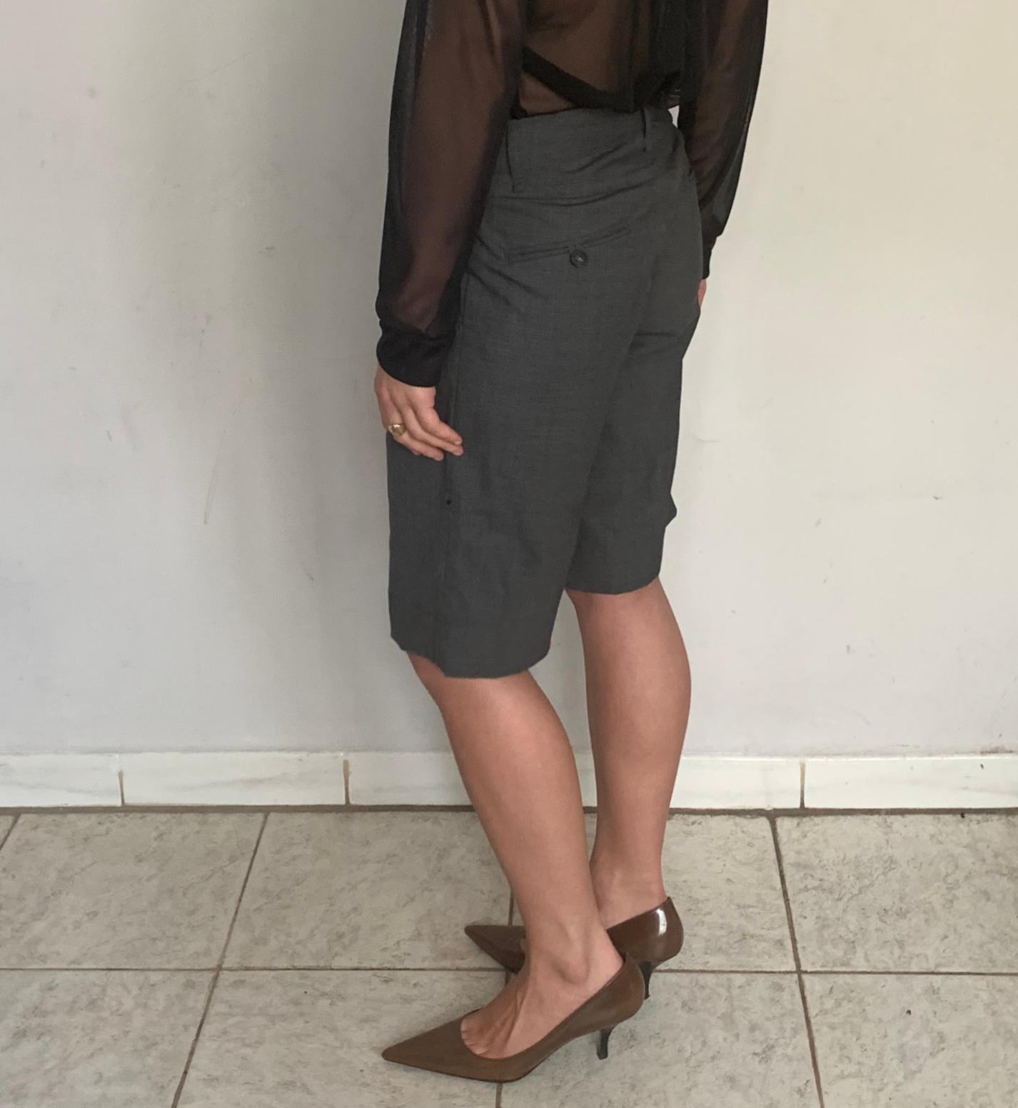 MID RISE PLEATED BERMUDA SHORTS