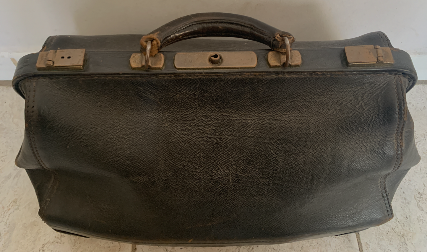 VICTORIAN COWHIDE WEEKENDER BAG, OBSIDIAN