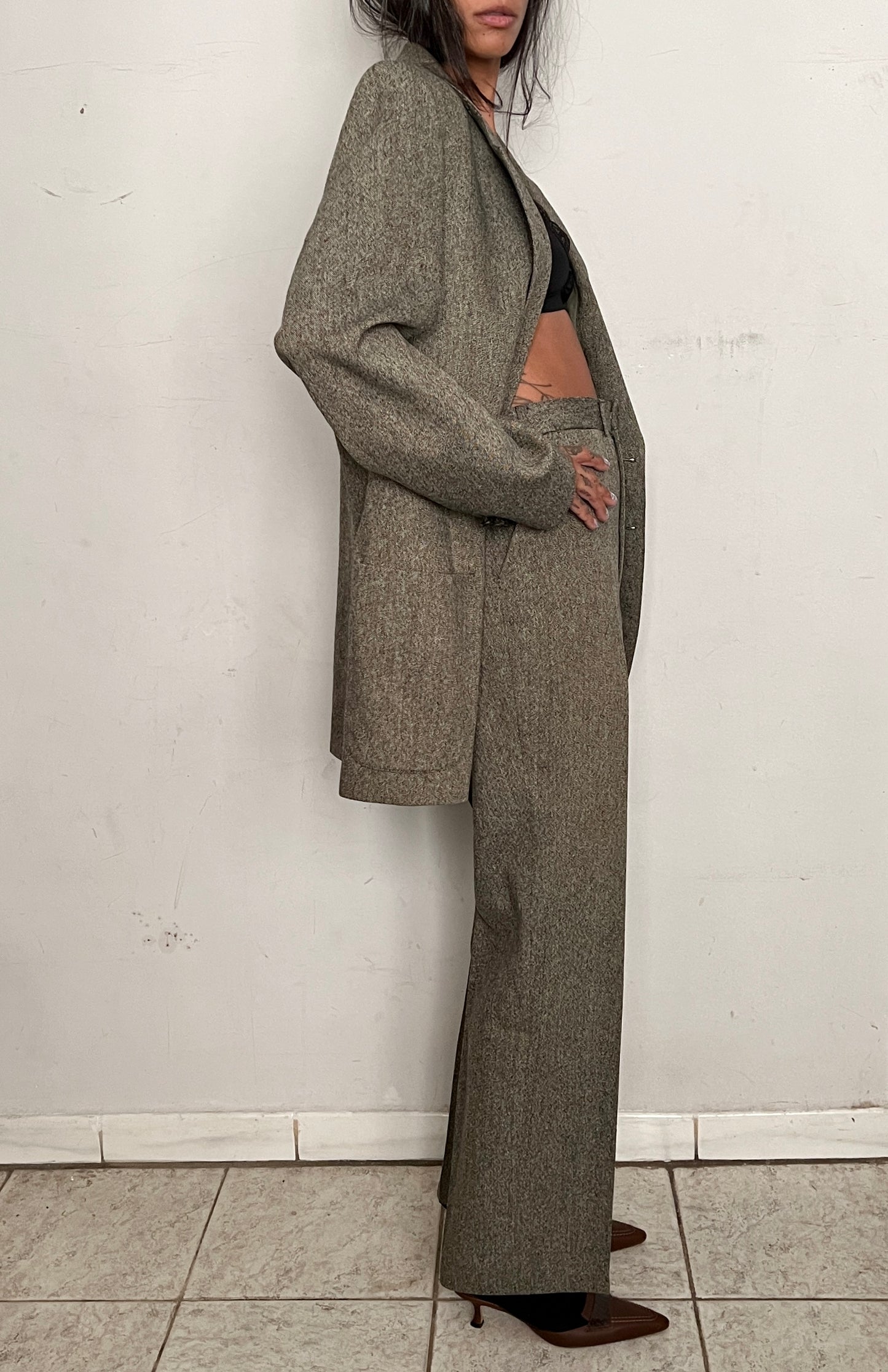 OVERSIZED WOOL SUIT, IRISH TWEED