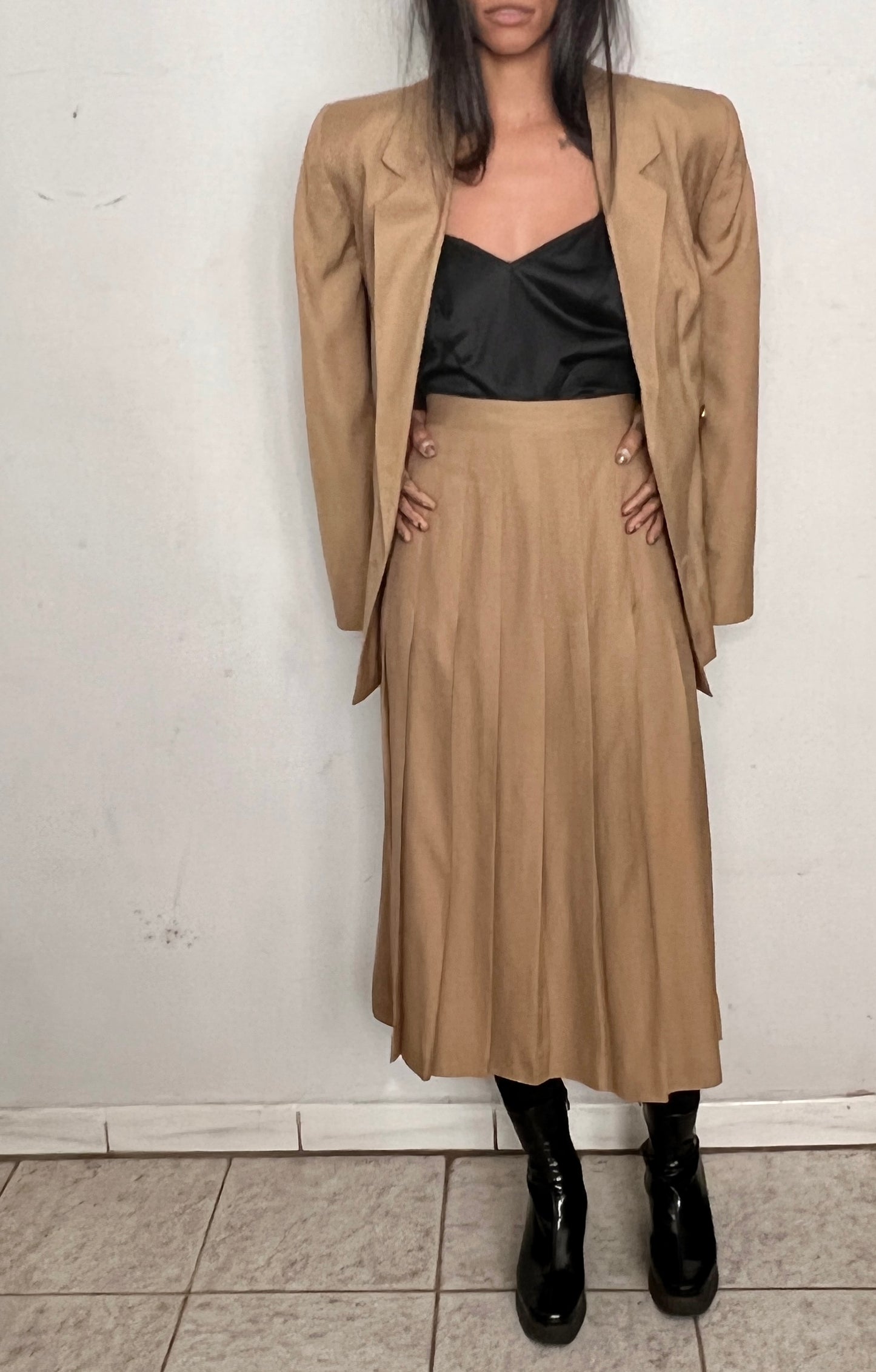 SILK PLEATED SKIRT SUIT, CARAMEL