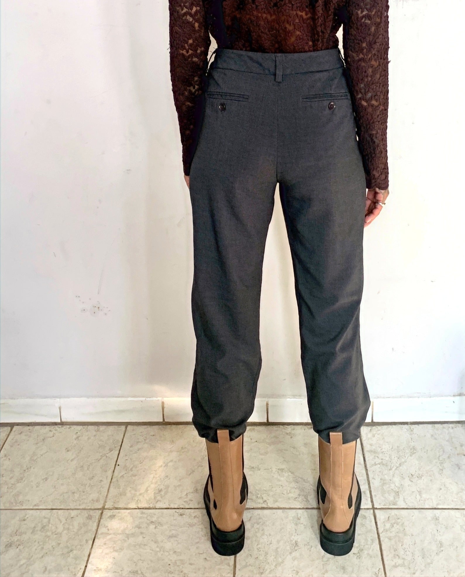 HIGH RISE WOOL TROUSERS, SMOKE