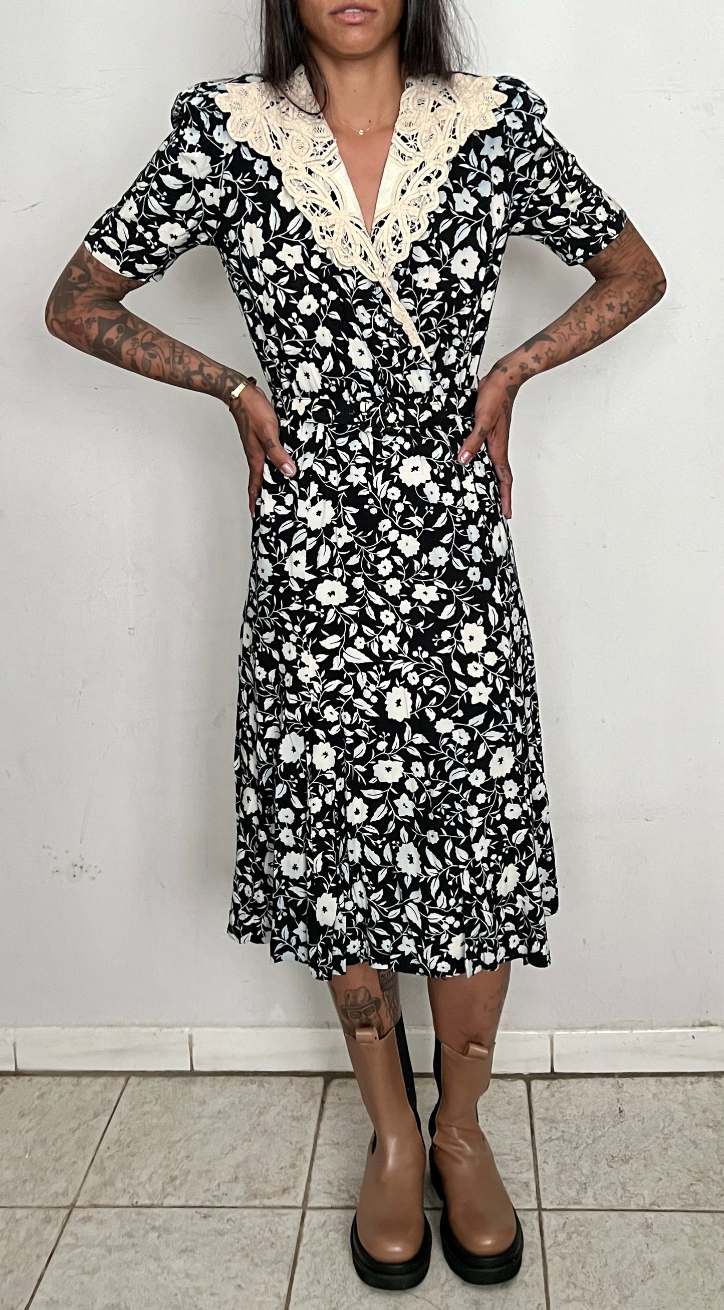 FLORAL LACE MIDI DRESS, NAVY