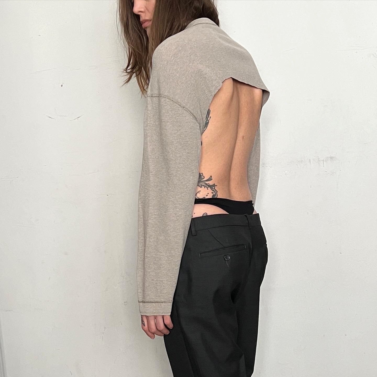 CUSTOM OPEN-BACK CROPPED THERMAL HENLEY