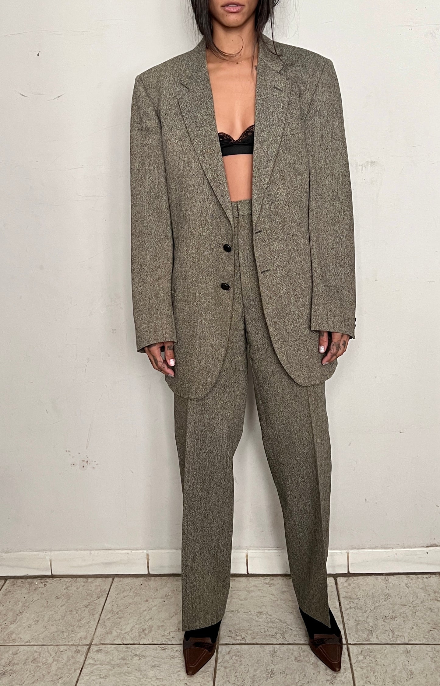 OVERSIZED WOOL SUIT, IRISH TWEED