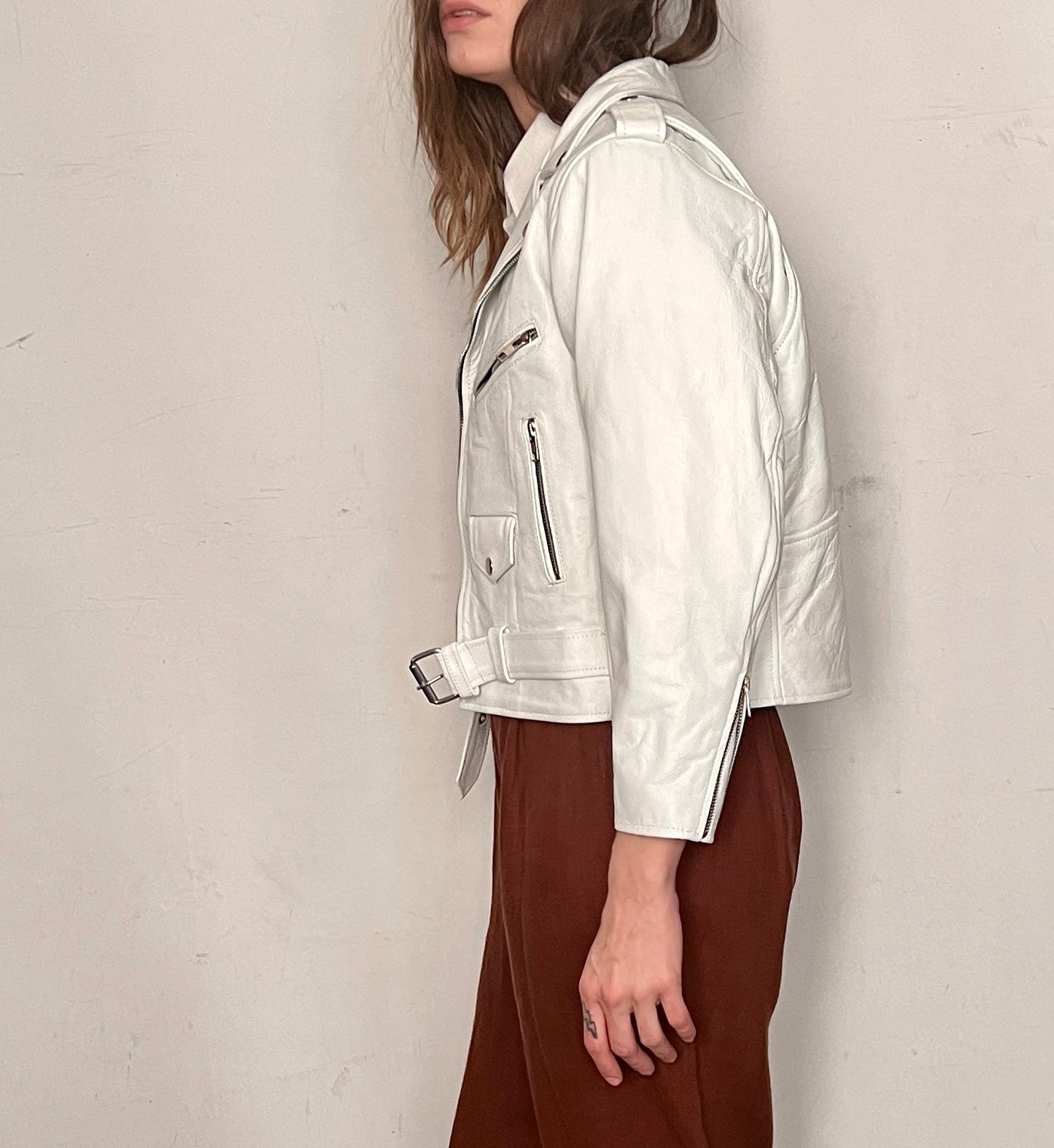 CROPPED COWHIDE MOTO JACKET, CLOUD