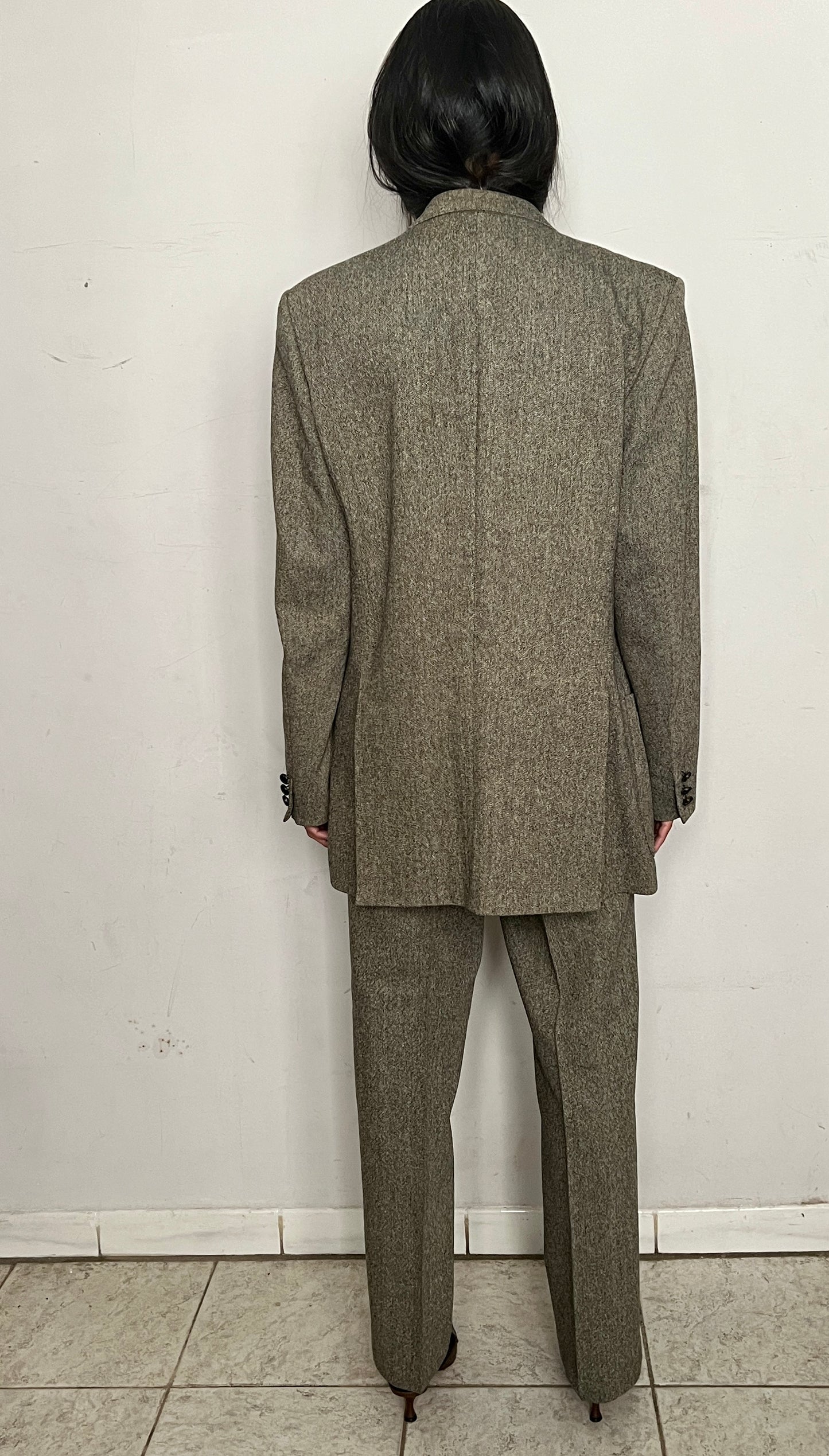 OVERSIZED WOOL SUIT, IRISH TWEED