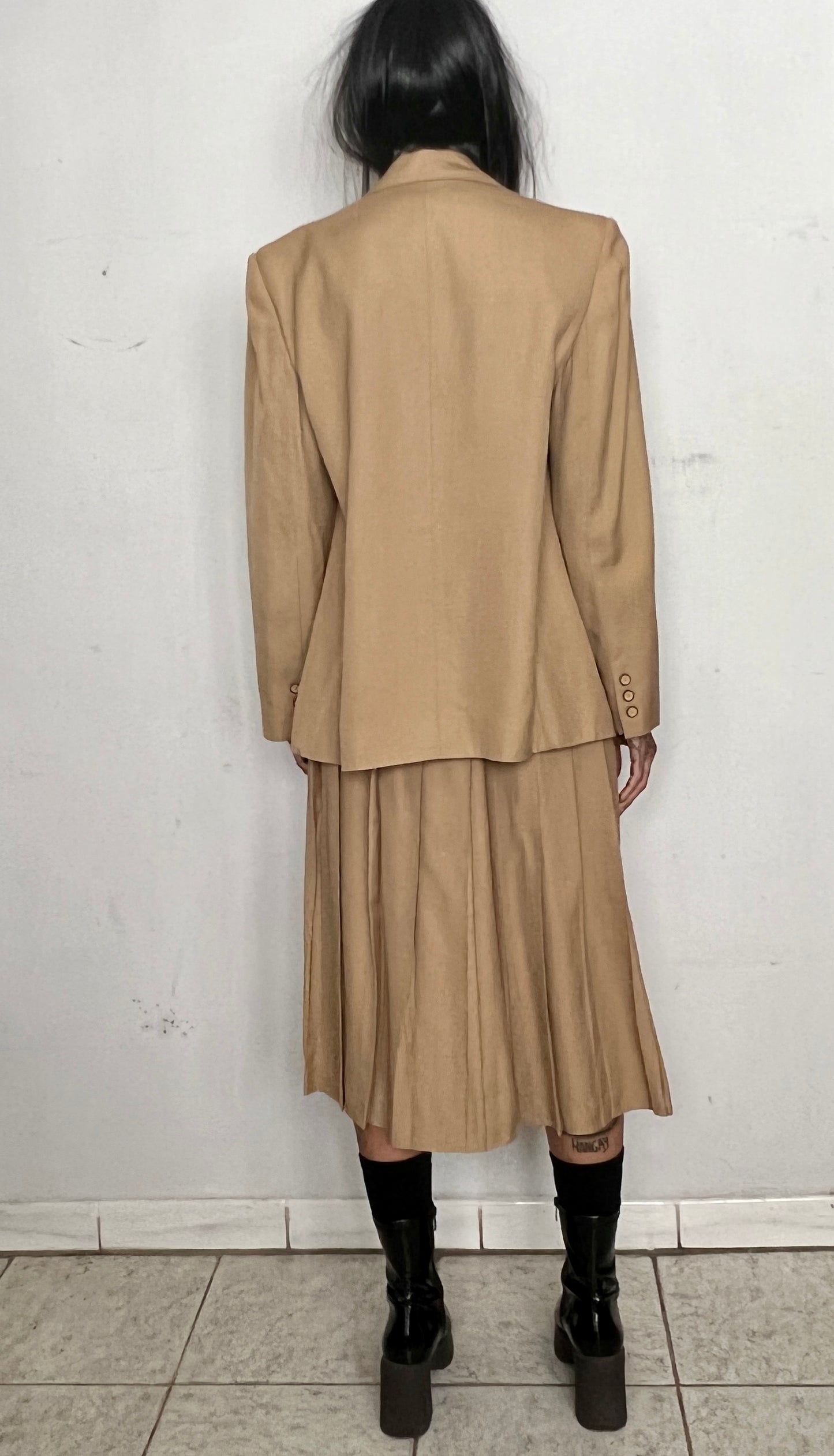 SILK PLEATED SKIRT SUIT, CARAMEL