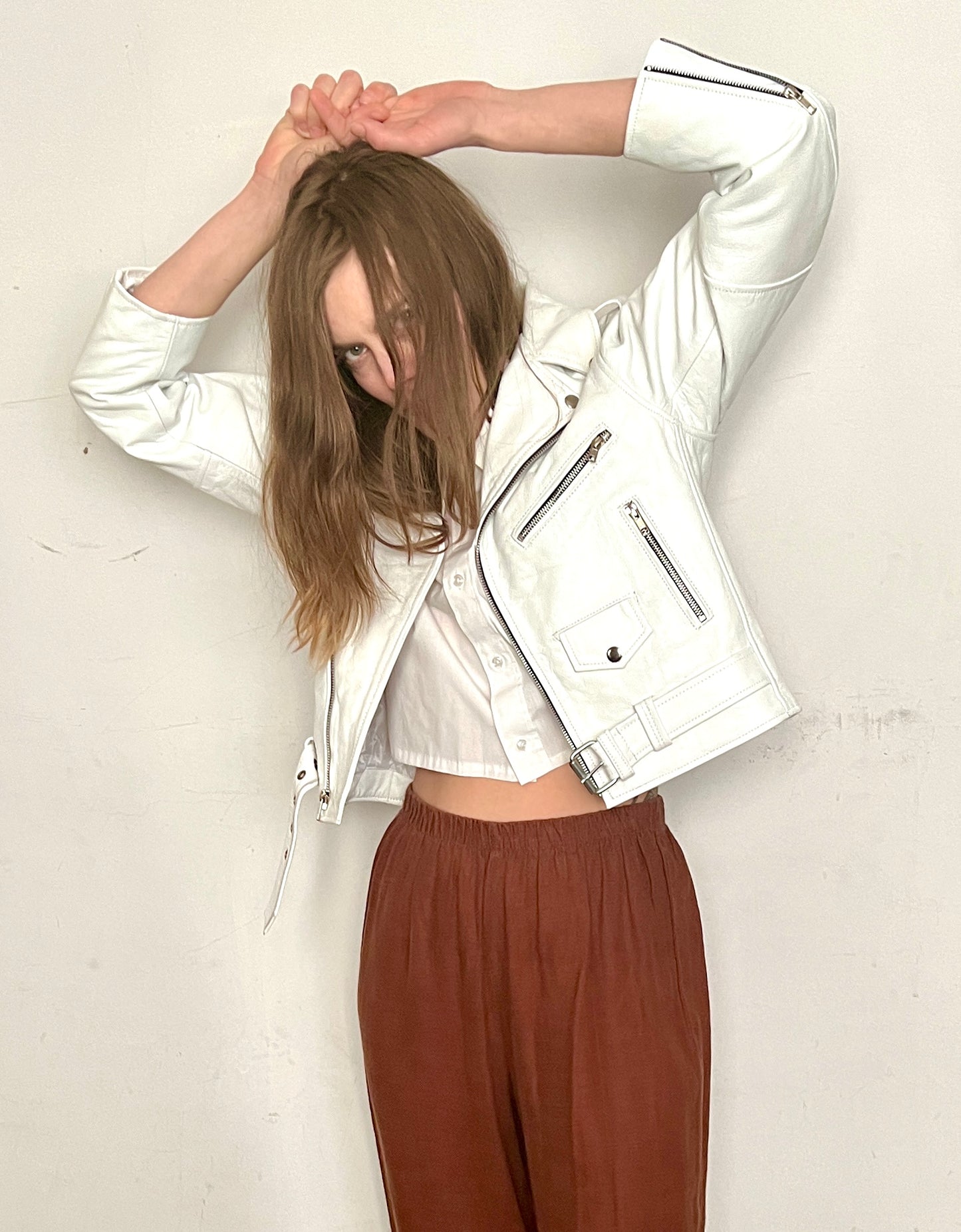 CROPPED COWHIDE MOTO JACKET, CLOUD