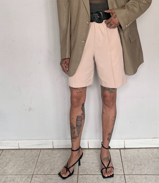 HIGH RISE BERMUDA SHORTS, MACADAMIA