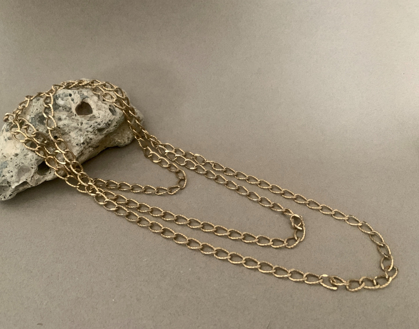 1980S GOLD CHAIN LINK LAYERING NECKLACE, CURBED