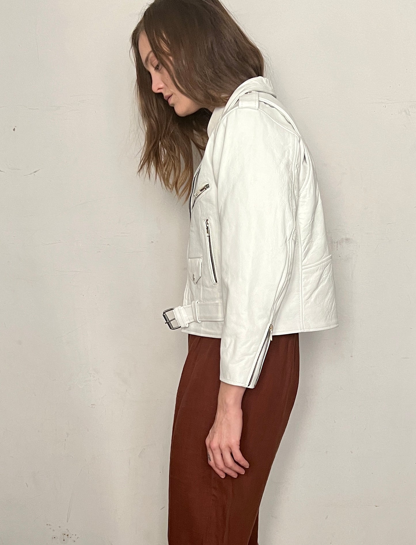 CROPPED COWHIDE MOTO JACKET, CLOUD