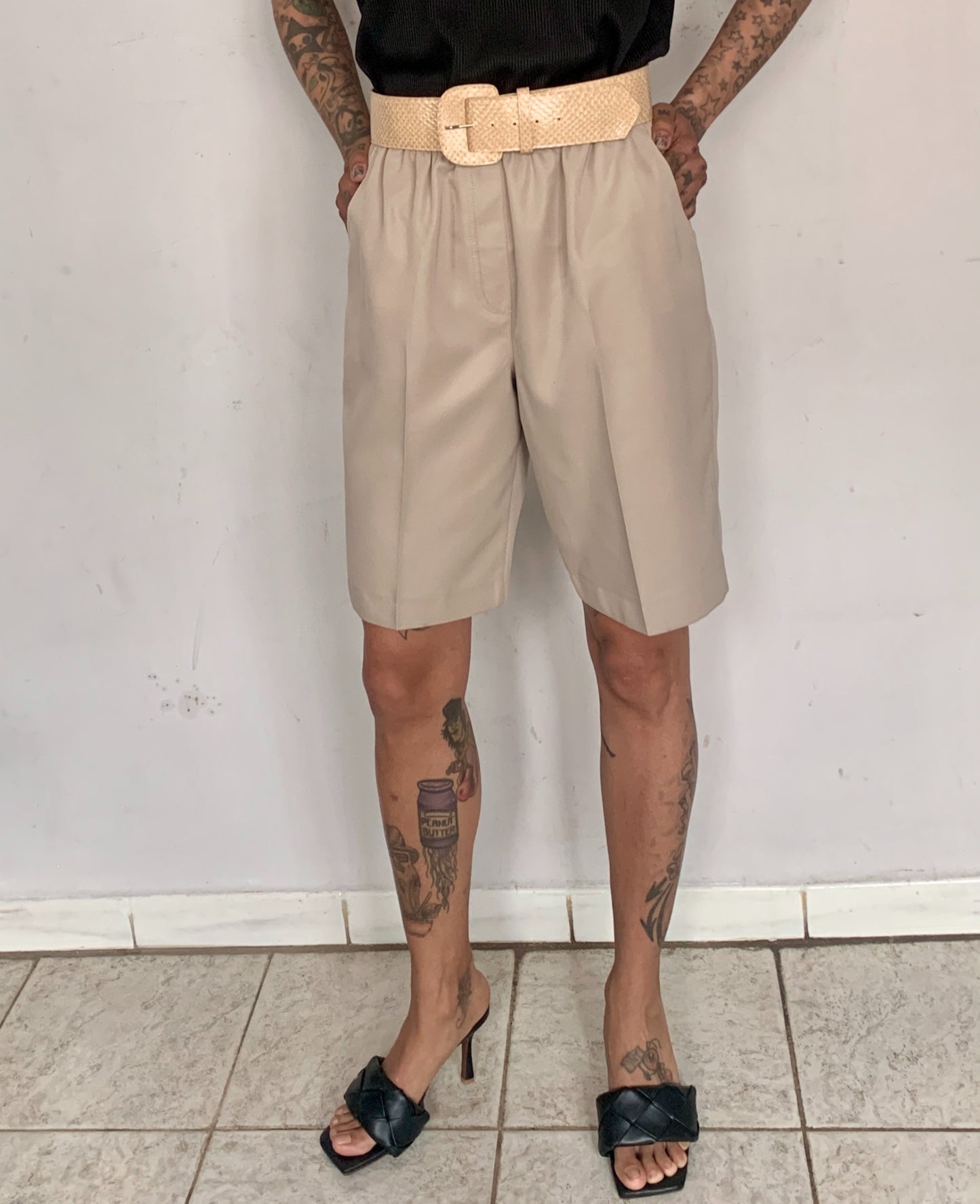 HIGH RISE BERMUDA SHORTS, MOTH WING