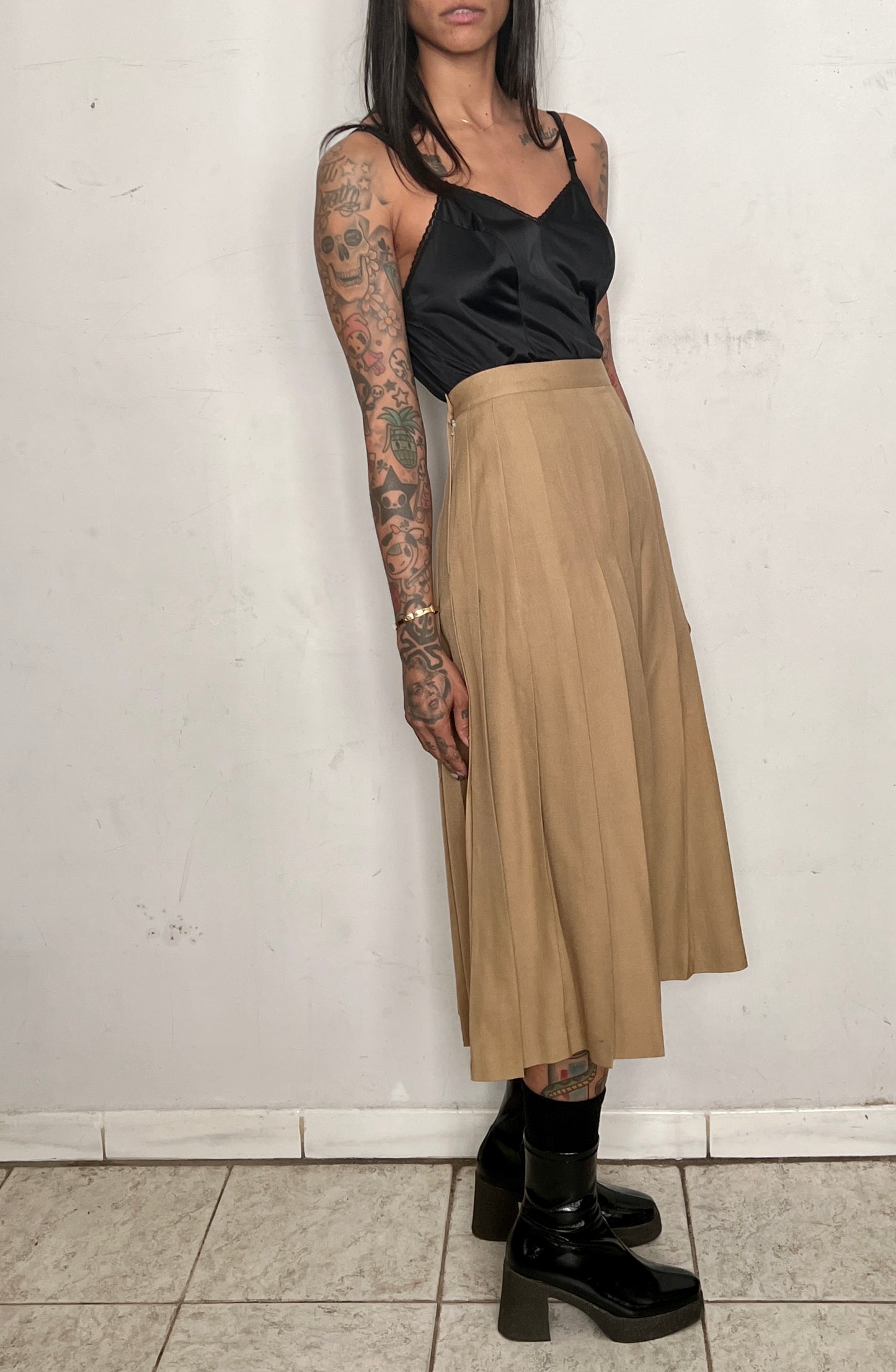 SILK PLEATED SKIRT SUIT, CARAMEL