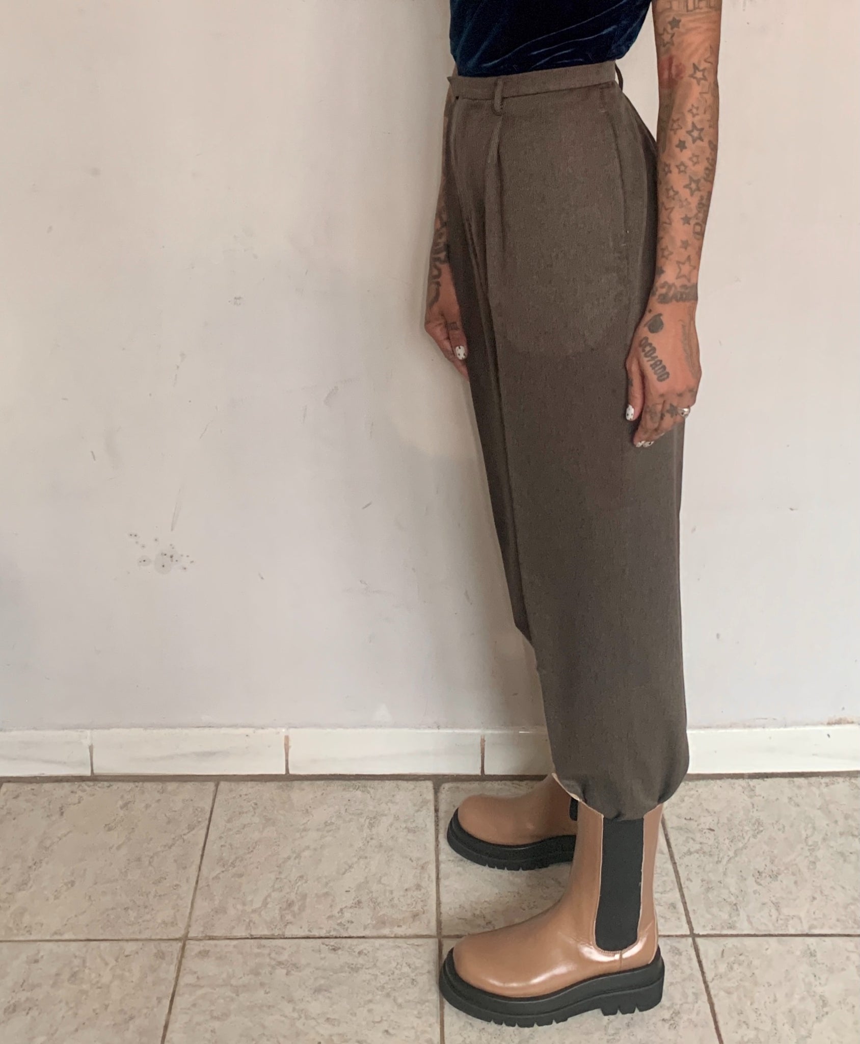 HIGH RISE PLEATED TROUSERS, MOSS
