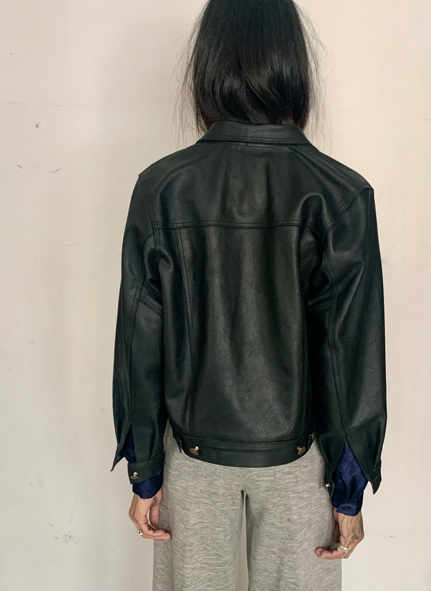 CROPPED BLACK LEATHER JACKET