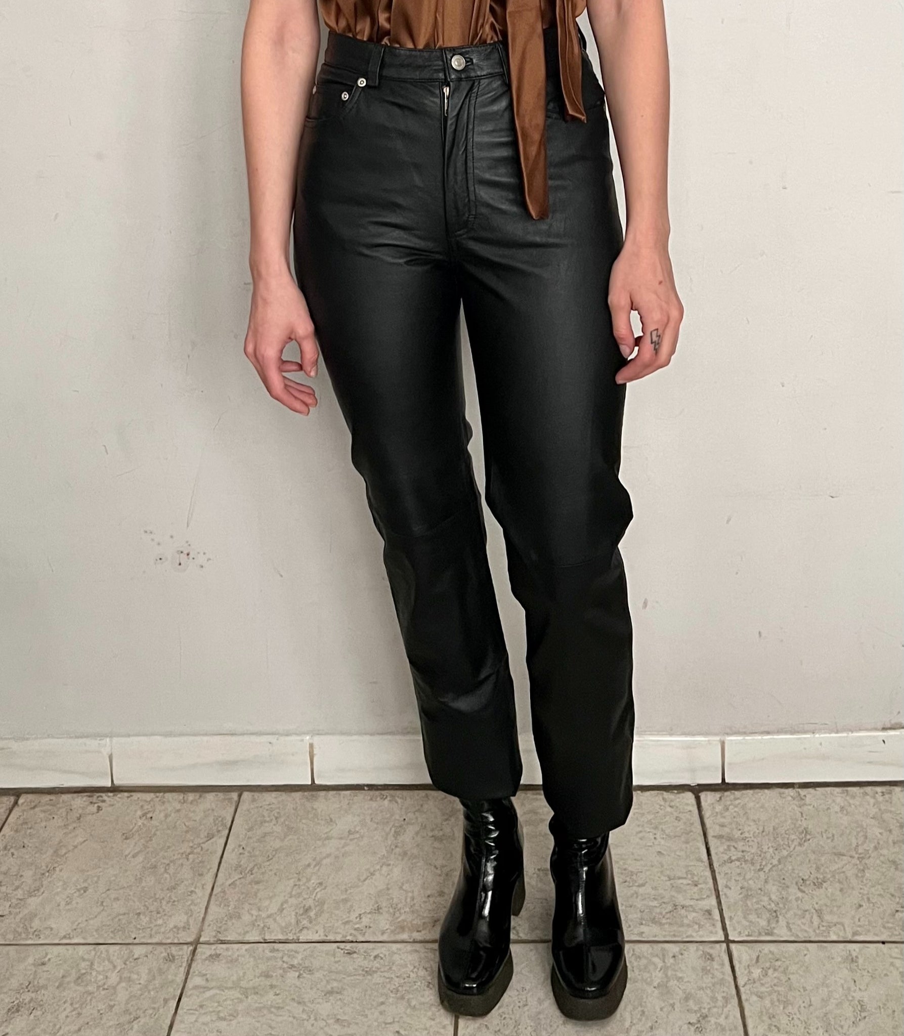 HIGH RISE LEATHER PANTS, CROW