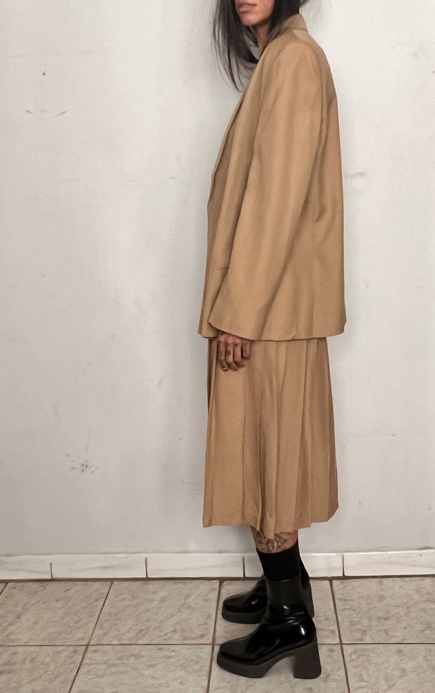 SILK PLEATED SKIRT SUIT, CARAMEL