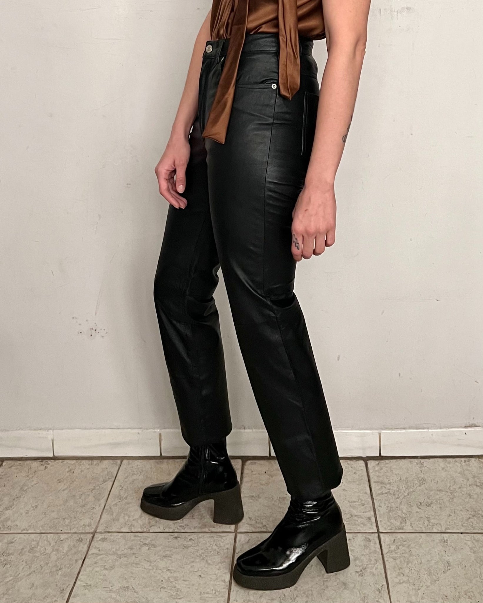 HIGH RISE LEATHER PANTS, CROW
